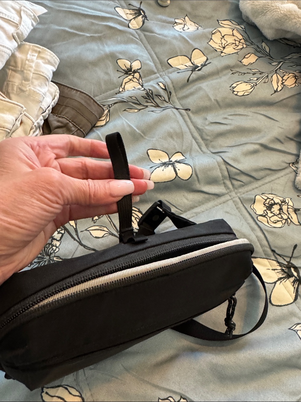 REI Black Crossbody Travel Bag - Picture 4 of 7